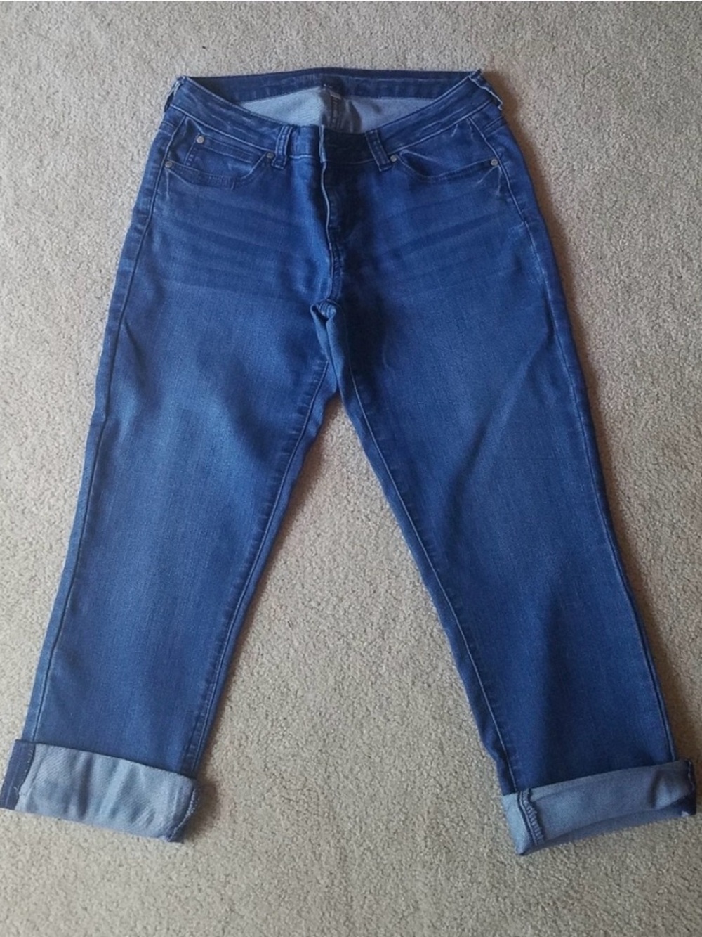 Women’s Jennifer Lopez Light-wash Capri Jeans Size 4
